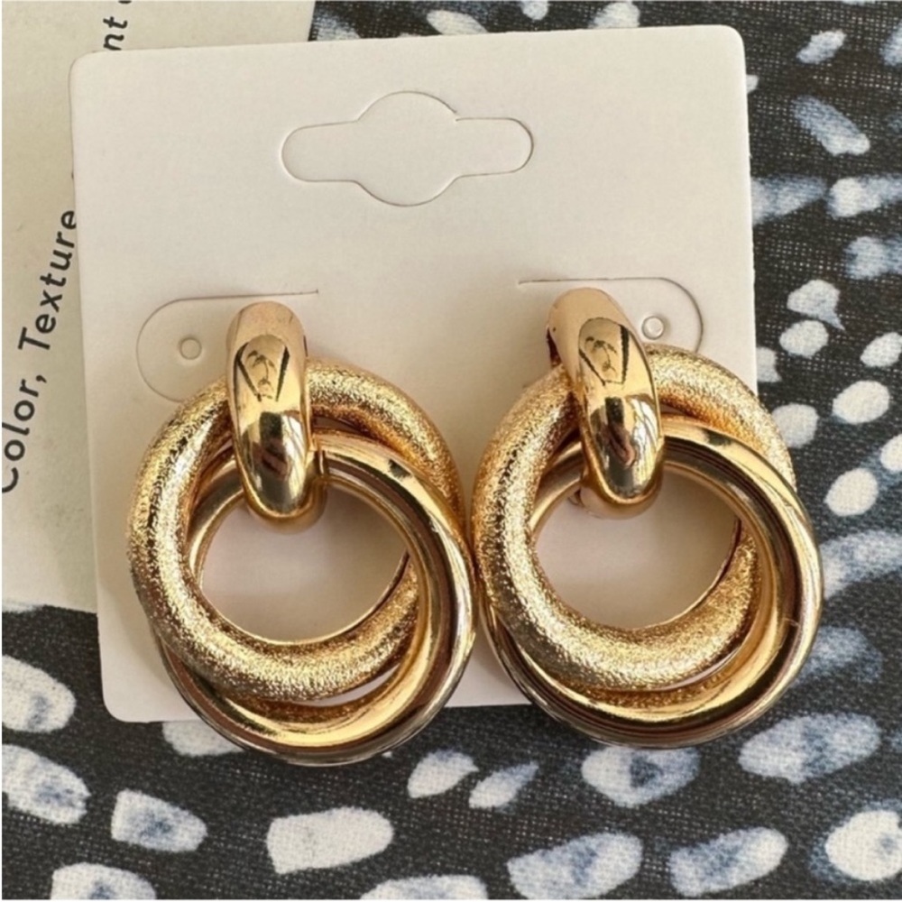 NWOT REVOLVE Gold Twist Earrings - Picture 4 of 4
